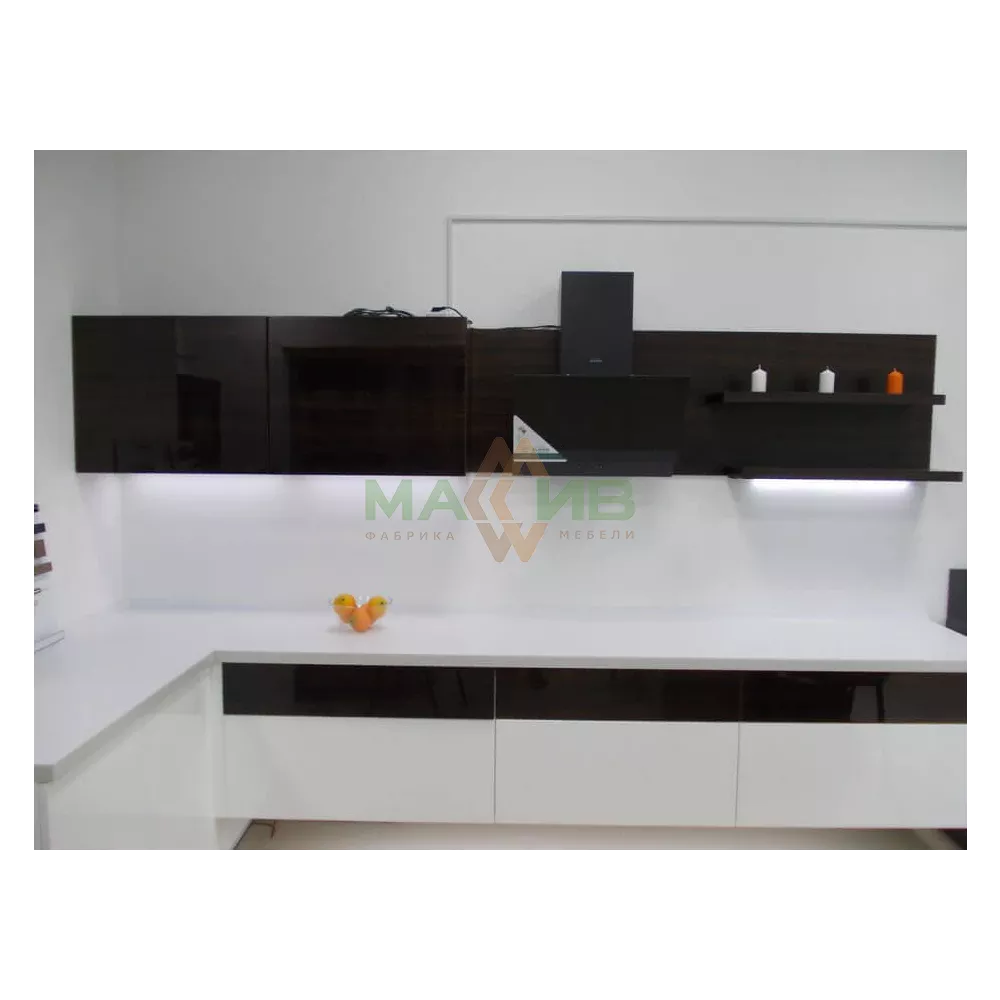 Кухни МДФ эмалированные Кухня с фасадами МДФ эмаль шлянец + шпон «Эвкалипт» в глянце